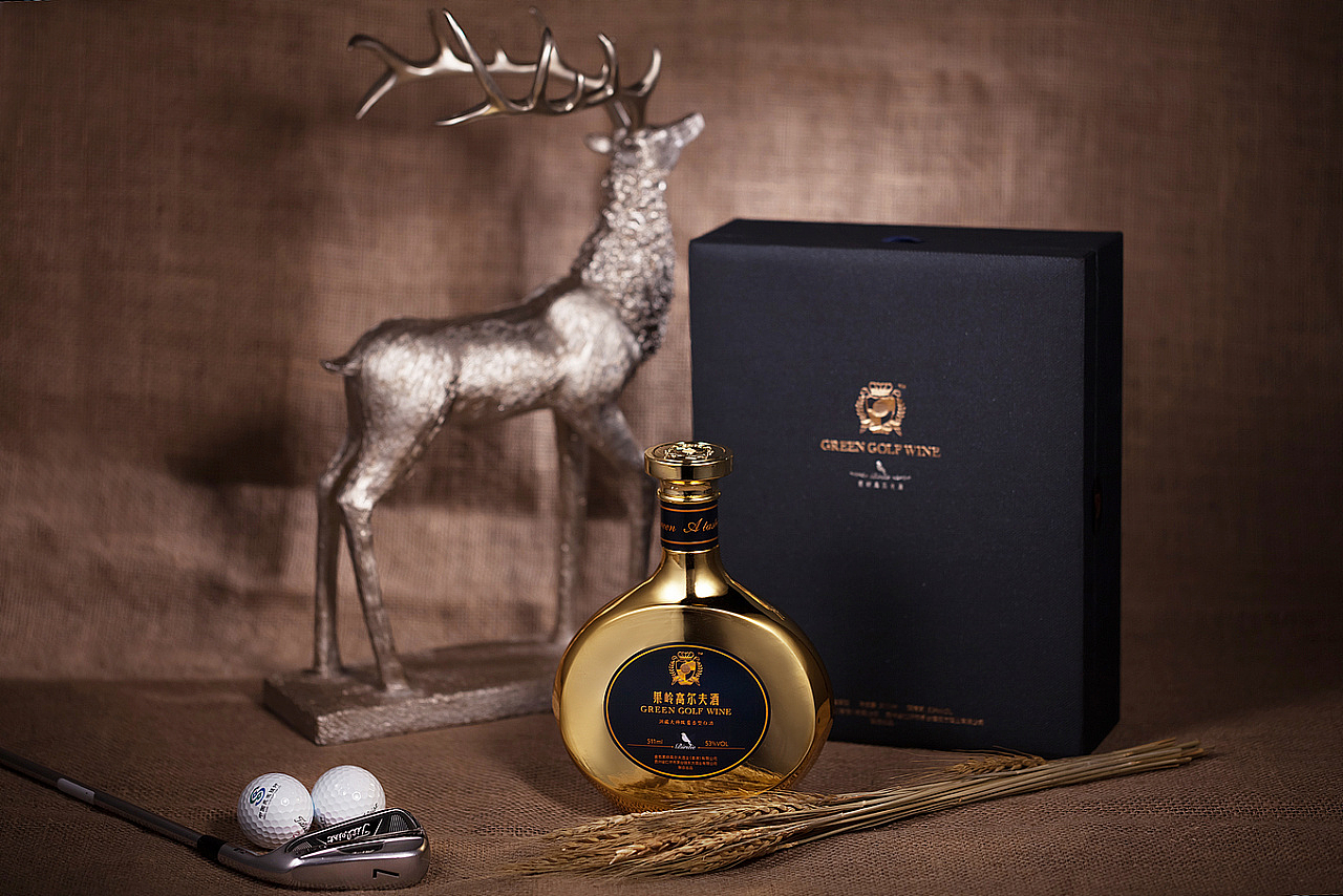 .果岭高尔夫酒 | 白酒and洋酒的场景图白底图展示（图ZMjE1NDgwOTc2） - 产品摄影 - 站酷设计师摄影师葱花原创素材 - 站酷ZCOOL