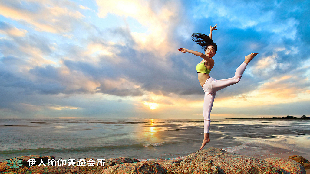 伊人瑜珈(李辉作品)