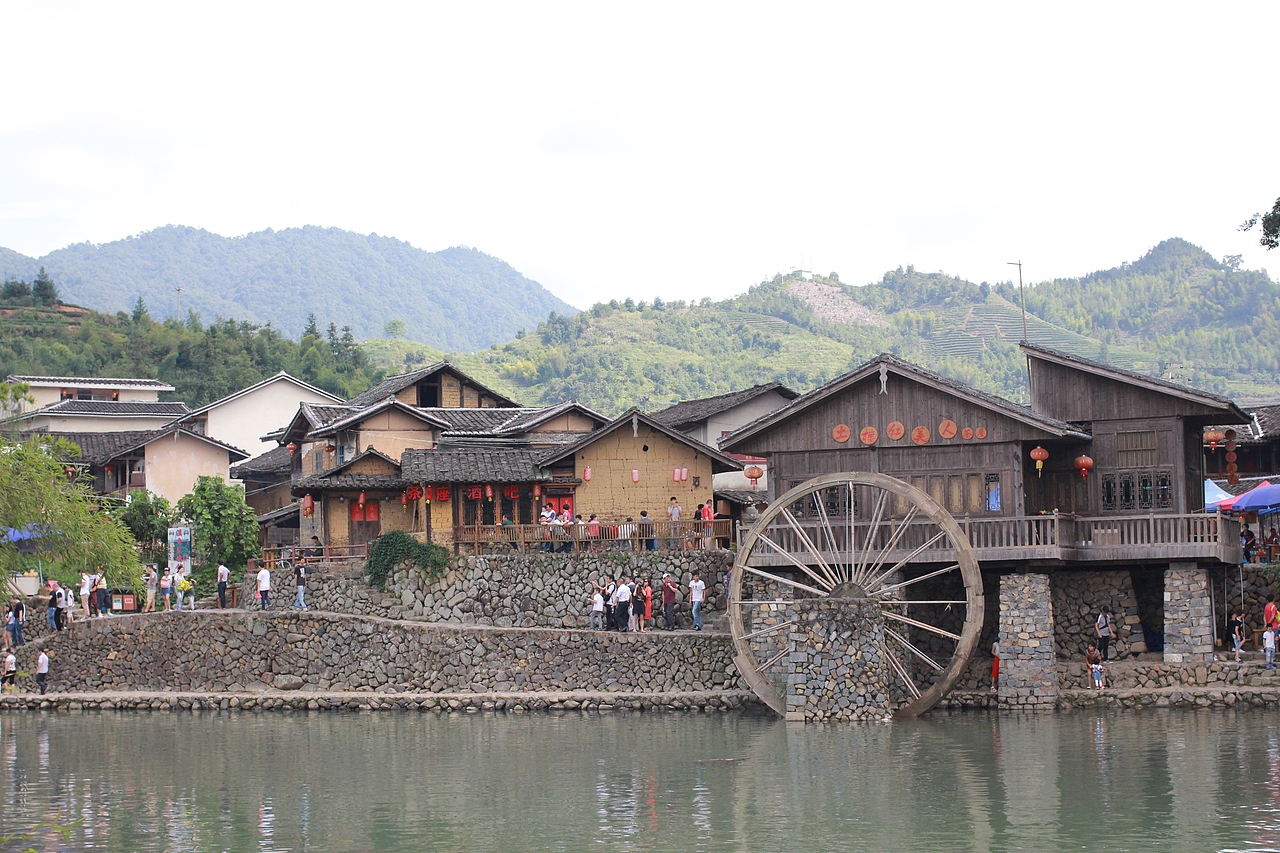 漳州云水谣-土楼-   春来墙筑又方圆