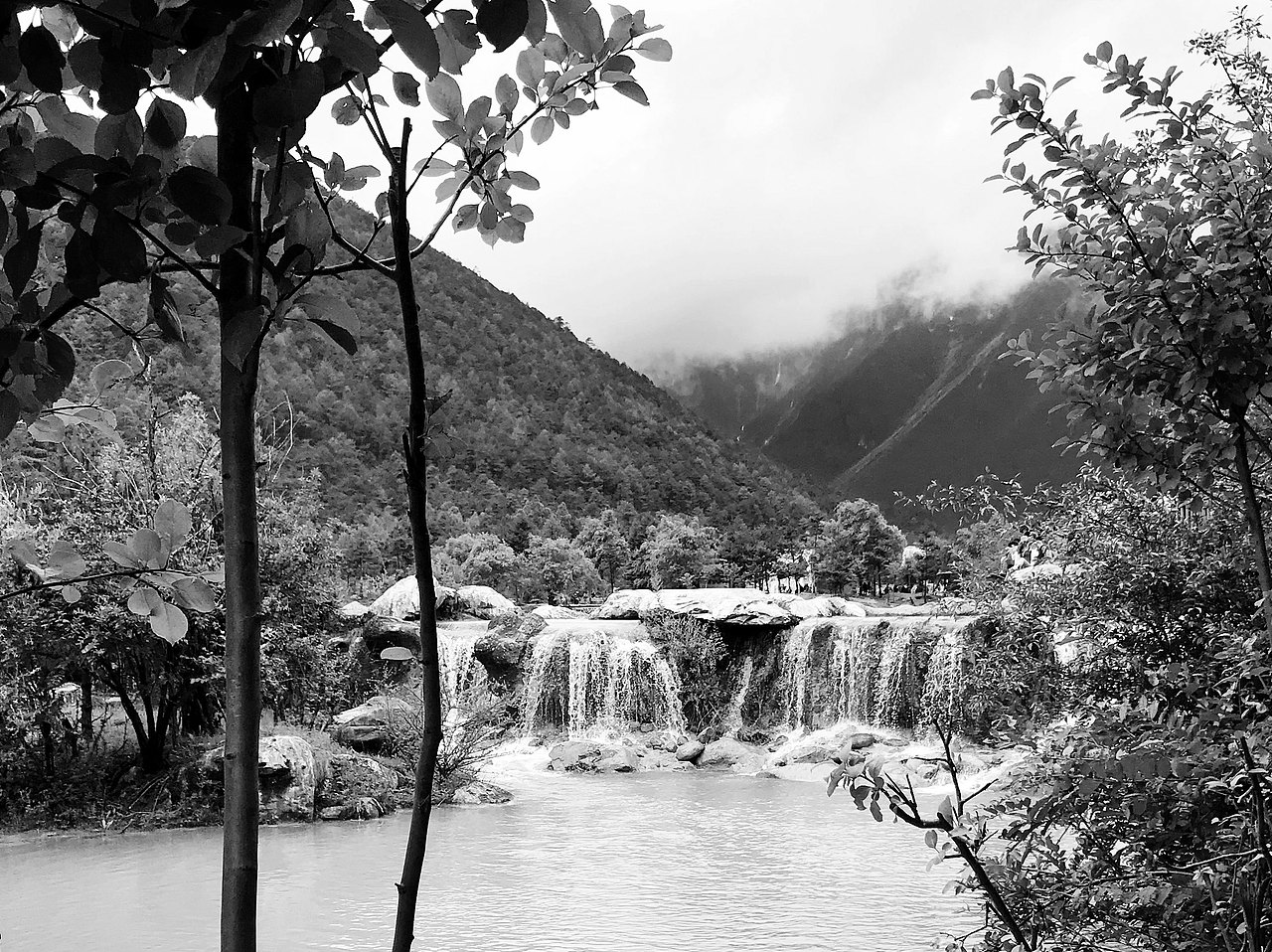 阴天中的彩云之南