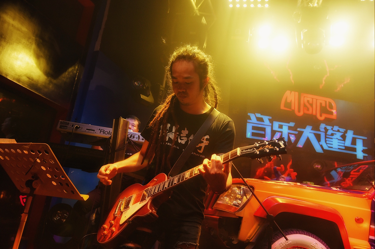 成都网红酒吧,最好玩的酒吧、美女多的酒吧音乐大篷车