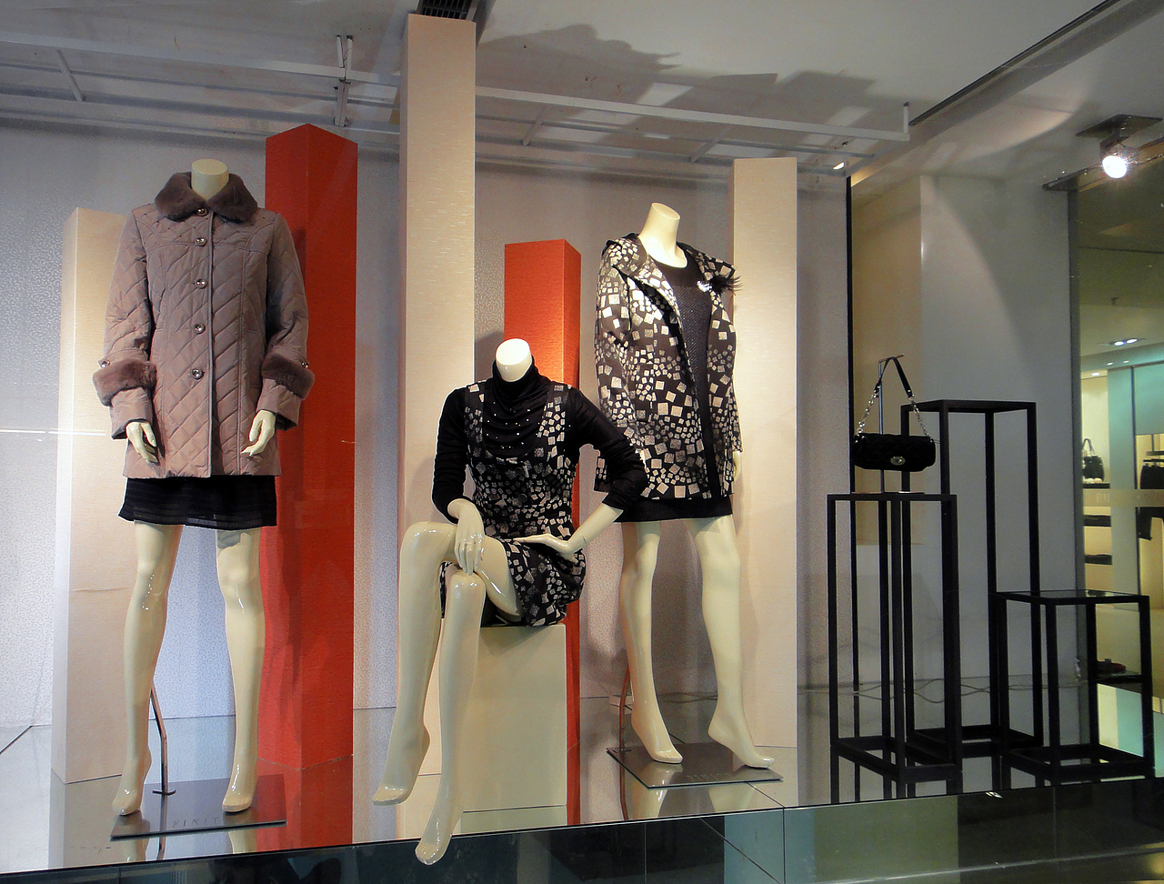 櫥窗美陳設(shè)計(jì)（圖ZMzYyODA3MzI=） - 展陳設(shè)計(jì) - 站酷設(shè)計(jì)師cody79原創(chuàng)素材 - 站酷ZCOOL