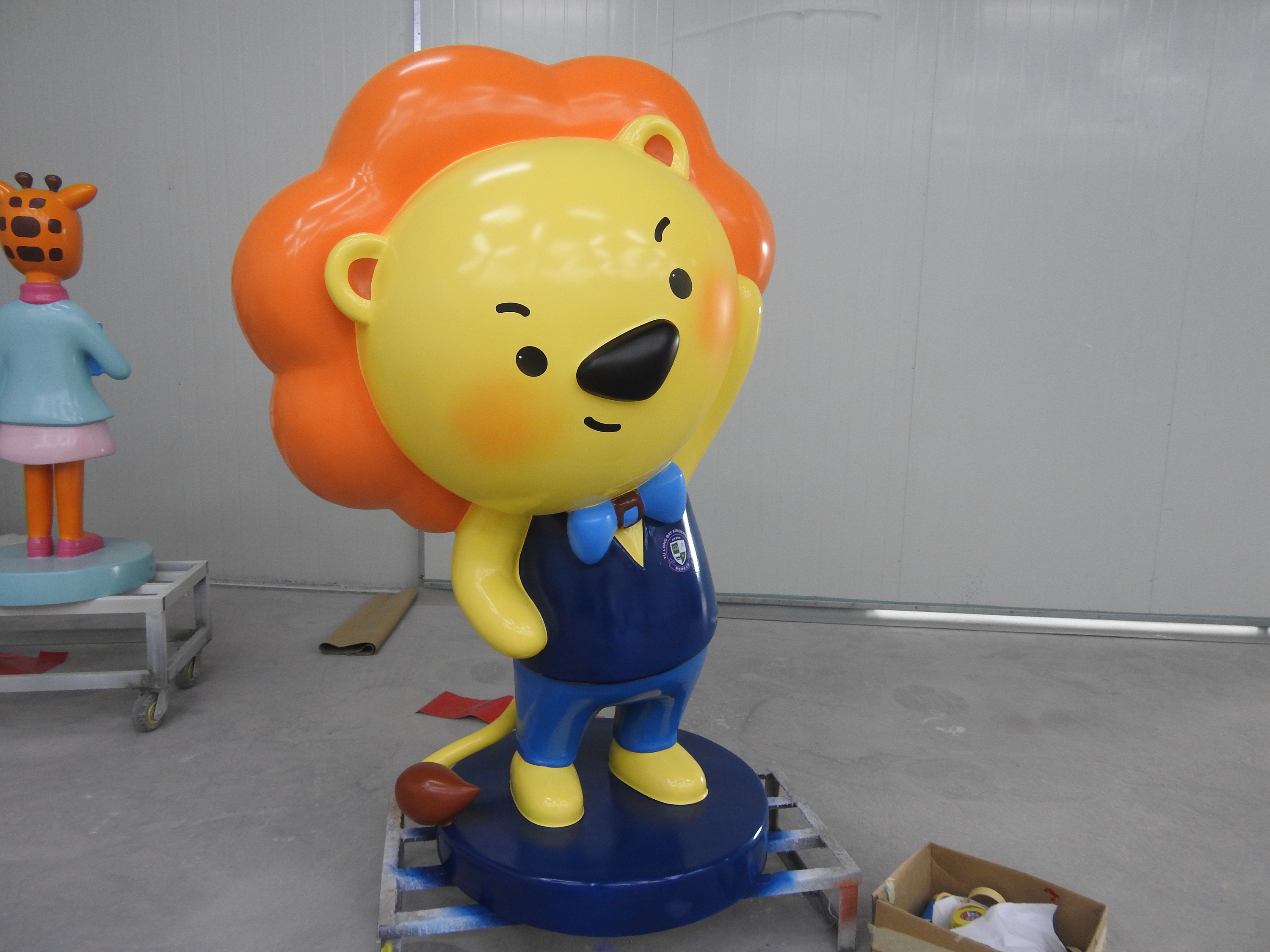 幼儿园狮子卡通雕塑装饰摆件玻璃钢动漫景ip观厂家定制