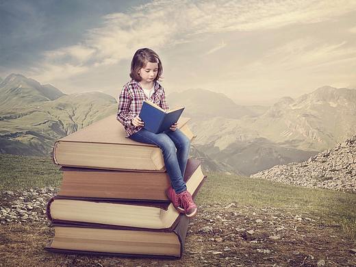 动物与人和谐相处创意海报