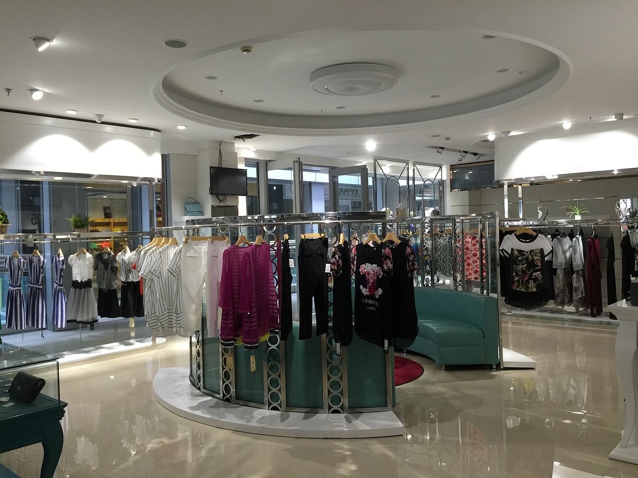 娅格/尚缇斯女装专卖店