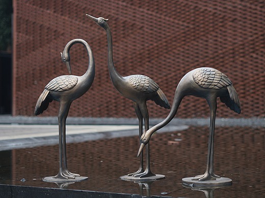 仿铜水池仙鹤雕塑