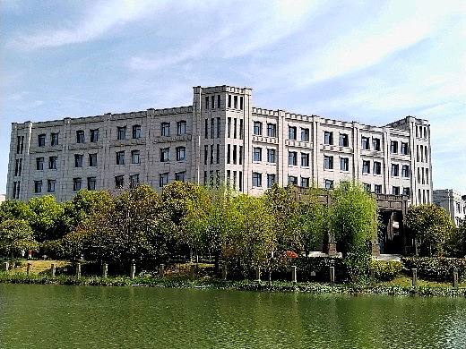 最美校园之一，复旦大学（江湾校区）（个人主页-ZNjgyMzMxNDg=） - 风光摄影 - 站酷设计师东逛西摄原创素材 - 站酷ZCOOL