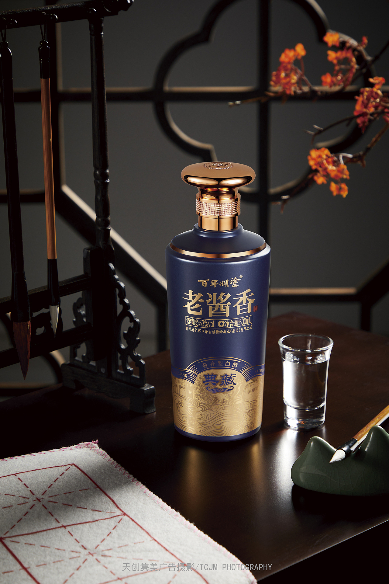白酒拍摄｜百年糊涂·老酱香典藏（图ZMjg0NzQyODI0） - 产品摄影 - 站酷设计师天创隽美摄影tcjm原创素材 - 站酷ZCOOL