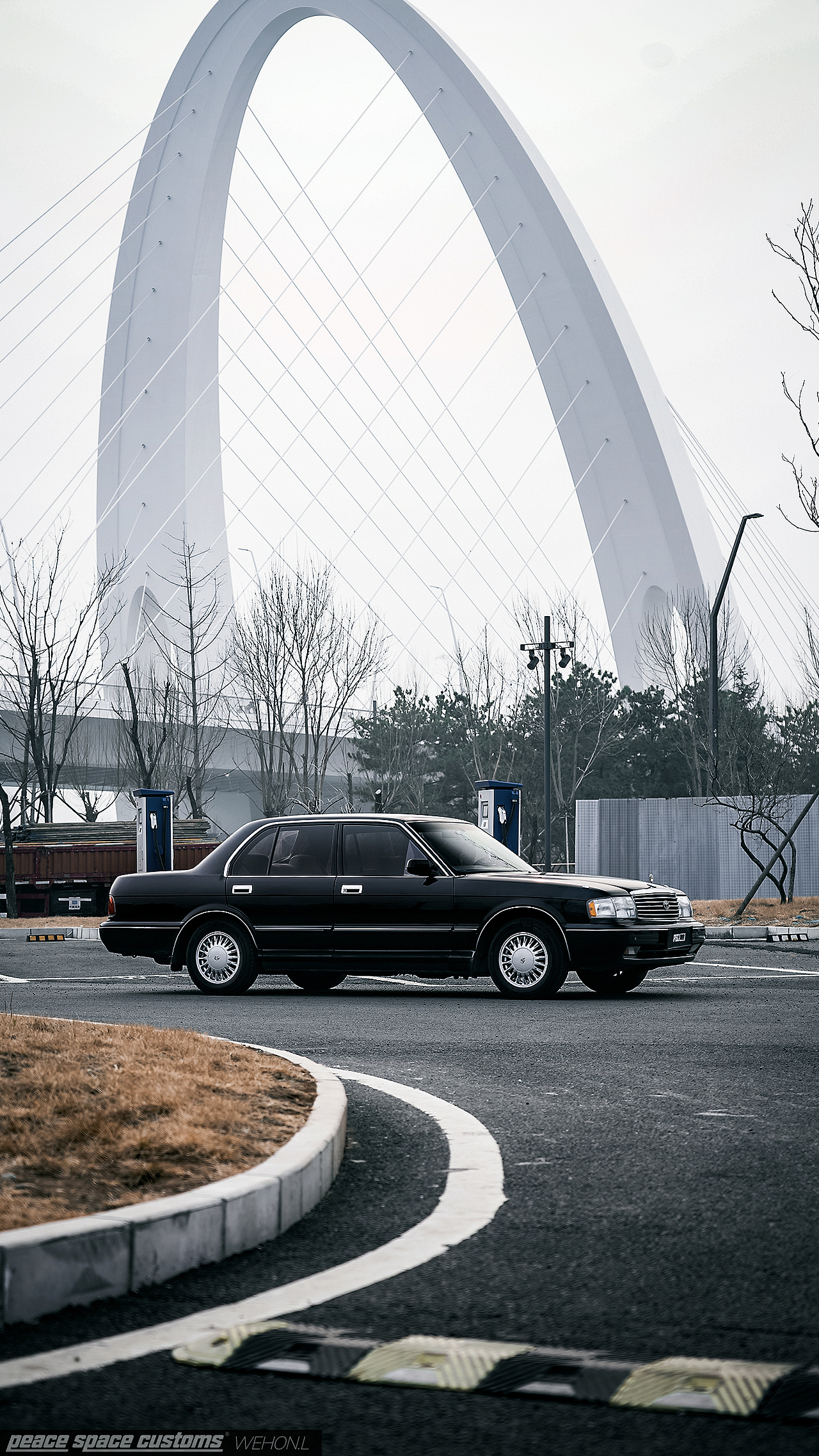 汽车摄影丰田皇冠133