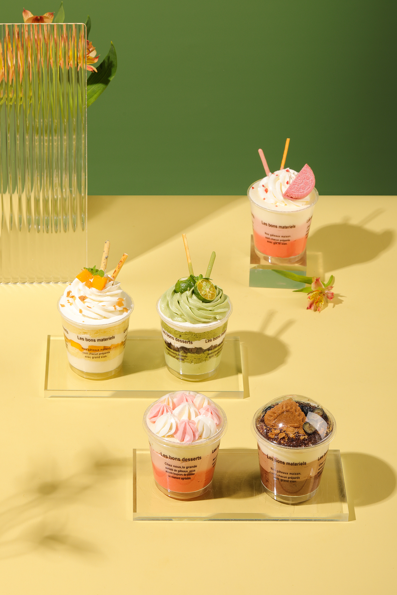 “可可,草莓,抹茶木糠杯~”