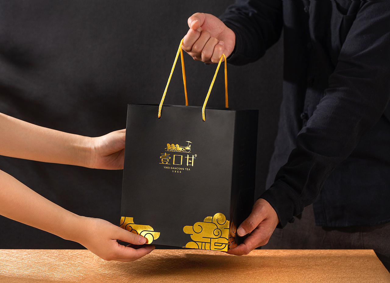 所有的岁月漫长,都值得等待。只要步履不停,我们总会遇见。
幸福感的生活应该是七点的暖阳,三点的茶,六点的炊烟叫我回家。