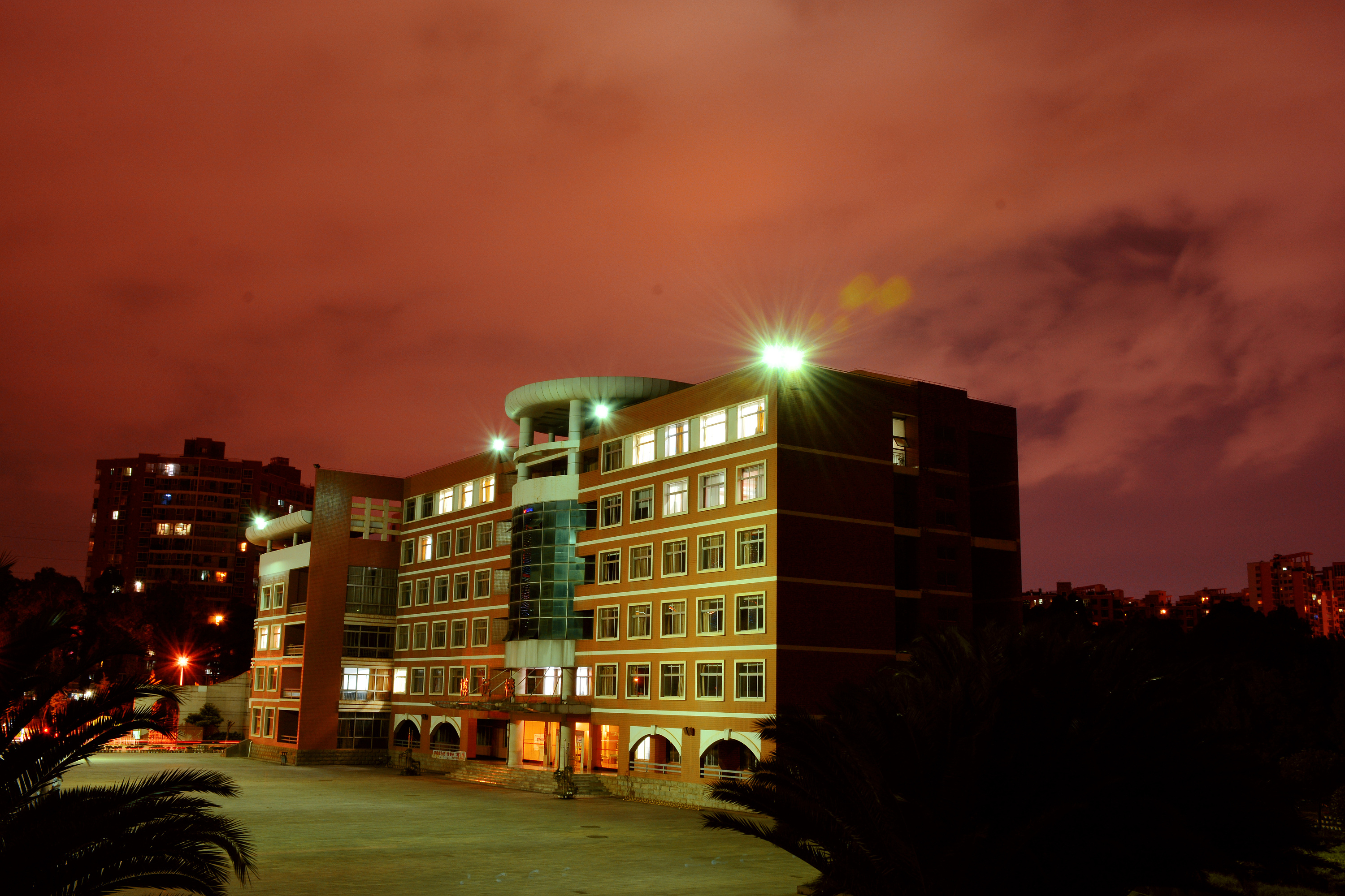 云南财经大学夜景