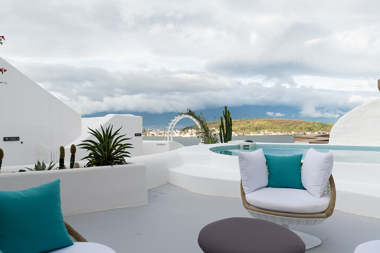 大理梦工厂悬崖酒店 | 西慕微水泥案例