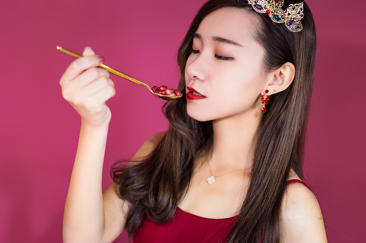 红石榴女王（图ZMTQwODE1NjA4） - 人像摄影 - 站酷设计师惡化的鋼筆症原创素材 - 站酷ZCOOL