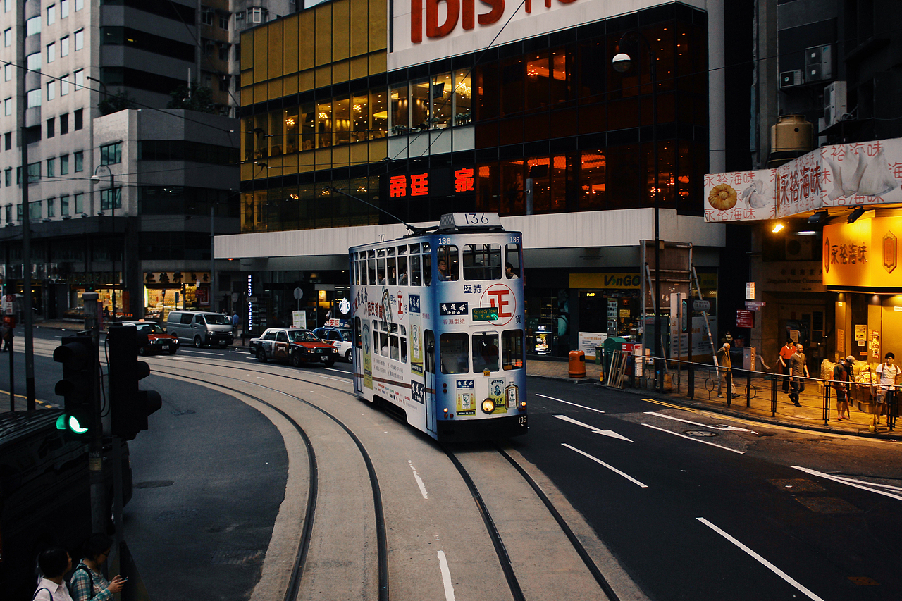 叮叮车上的香港（图ZODgzMzIyNzY=） - 风光摄影 - 站酷设计师可以吗这个原创素材 - 站酷ZCOOL