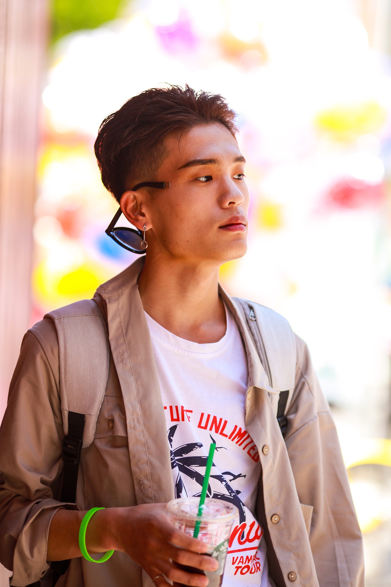 摄影天津人像 芦苇街道墨镜男|摄影|人像摄影|洋葱很哇塞_原创作品