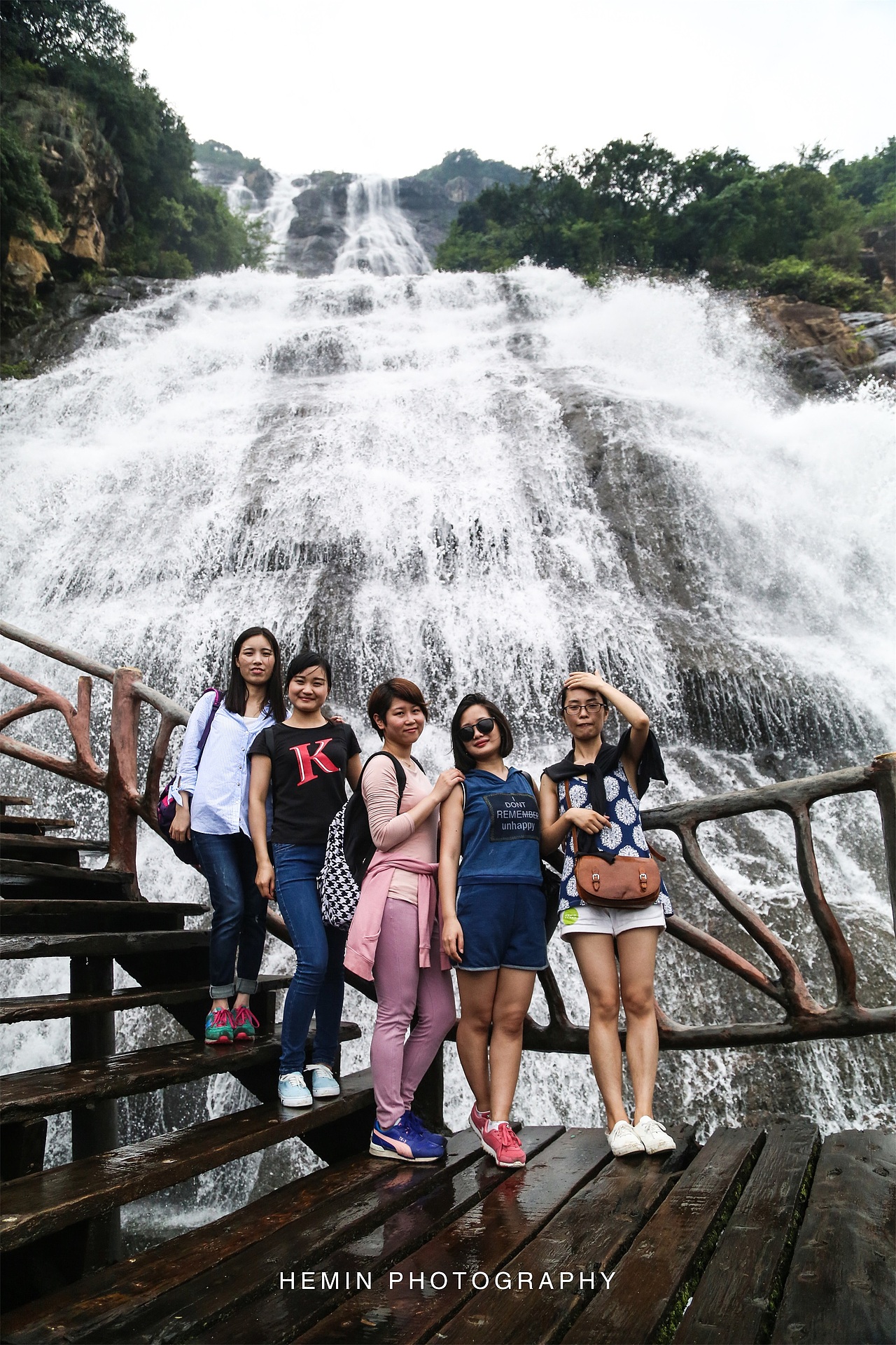 约伙伴来白水寨观沐瀑叹山水SPA（图ZNTAxNjgxMTY=） - 人像摄影 - 站酷设计师何敏_设计师原创素材 - 站酷ZCOOL