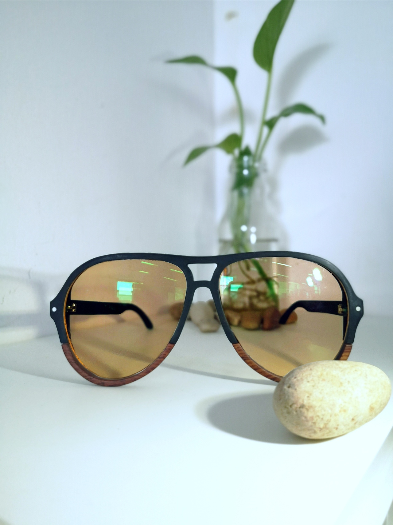 一副实木手工卯榫结构墨镜