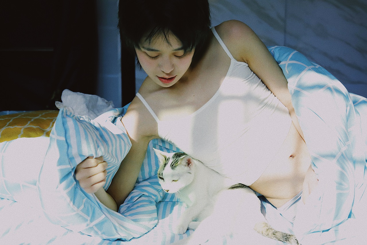 午后和猫（图ZMjM5NzUzNjky） - 人像摄影 - 站酷设计师heytiti_原创素材 - 站酷ZCOOL