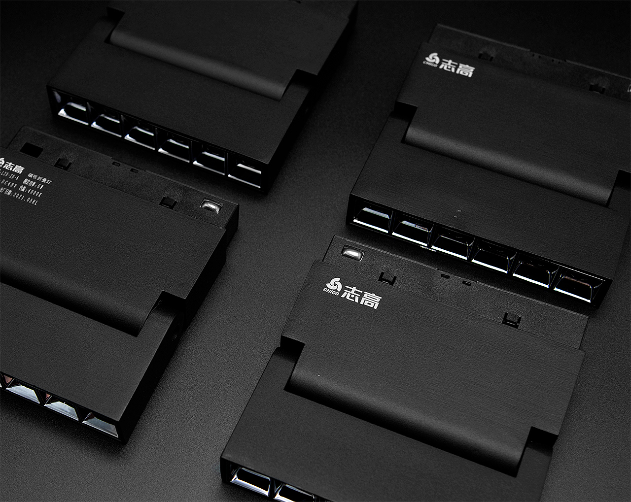 志高-磁吸折叠射灯