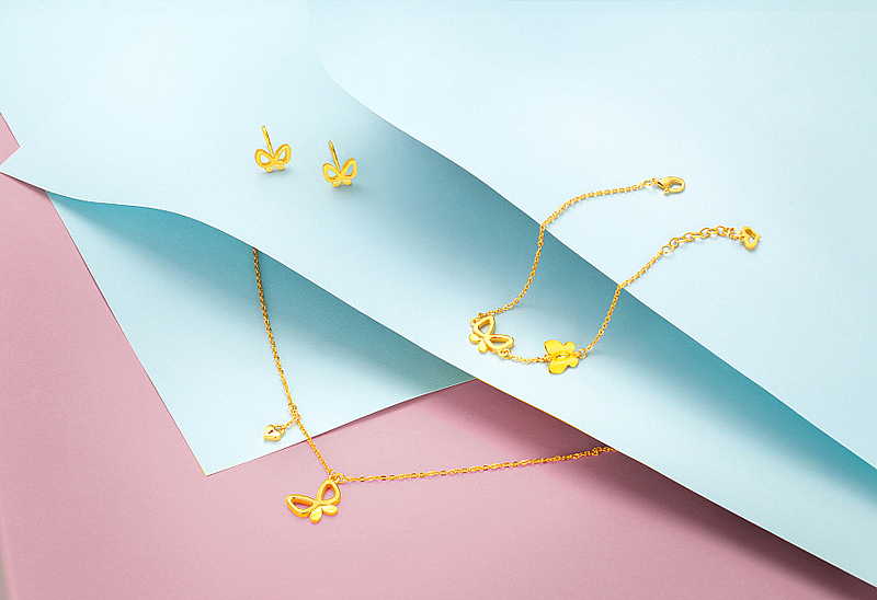 一组珠宝黄金场景