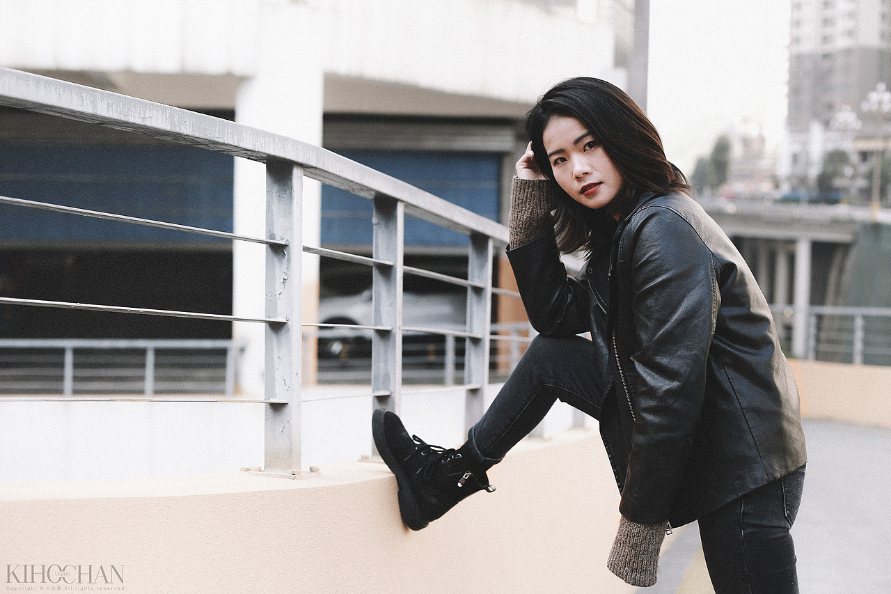 # 非黑即白 # ：彩&灰 【机车女郎】（图ZMTg0MzQwMjIw） - 人像摄影 - 站酷设计师_Kiho原创素材 - 站酷ZCOOL