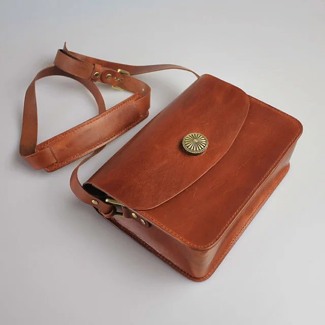 棕色斜挎方包（图ZMTg4NTIwNDc2） - 工艺品设计 - 站酷设计师houhoudejuzipi原创素材 - 站酷ZCOOL