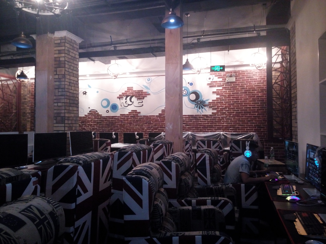 據(jù)點壁畫（圖ZODQwOTE0MTI=） - 新銳潮流插畫 - 站酷設(shè)計師淋一場雨會醉原創(chuàng)素材 - 站酷ZCOOL