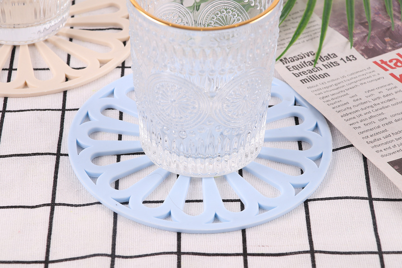 B01餐饮工具\C02-杯子水壶\V05塑料杯垫X2