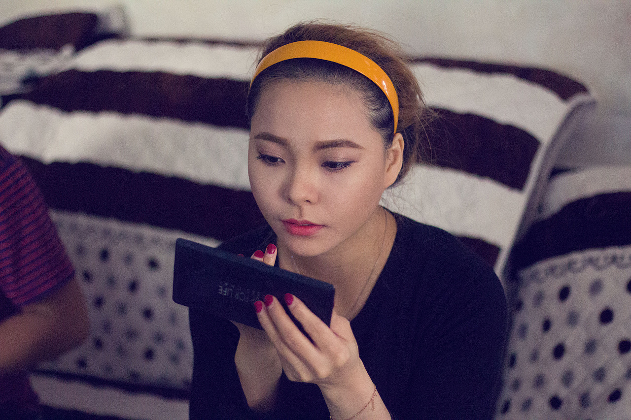 围观”网红“化妆啊