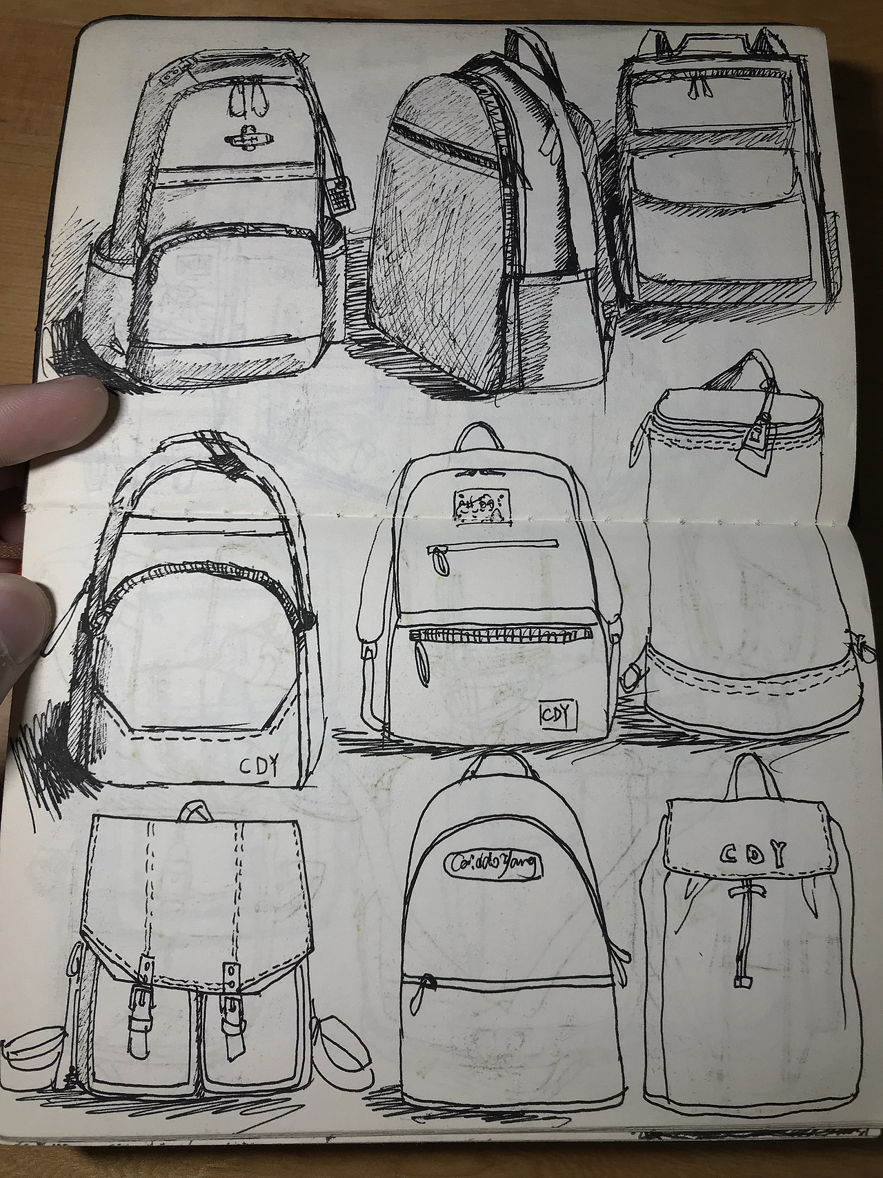 2016-2019年间467个箱包款式练习稿+附几张一根线速写