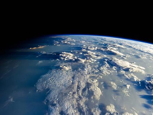 太空俯瞰地球5K动态壁纸