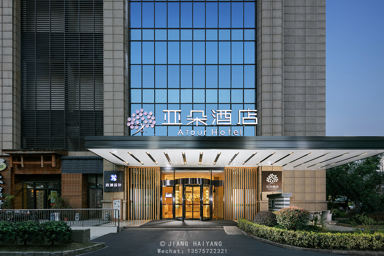 杭州的洲际酒店以其“大金球”的外观吸引了众多酒店控们的关注