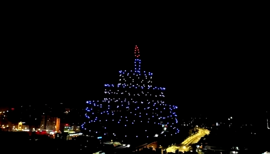 18岁的生日礼物无人机表演祝福灯光秀