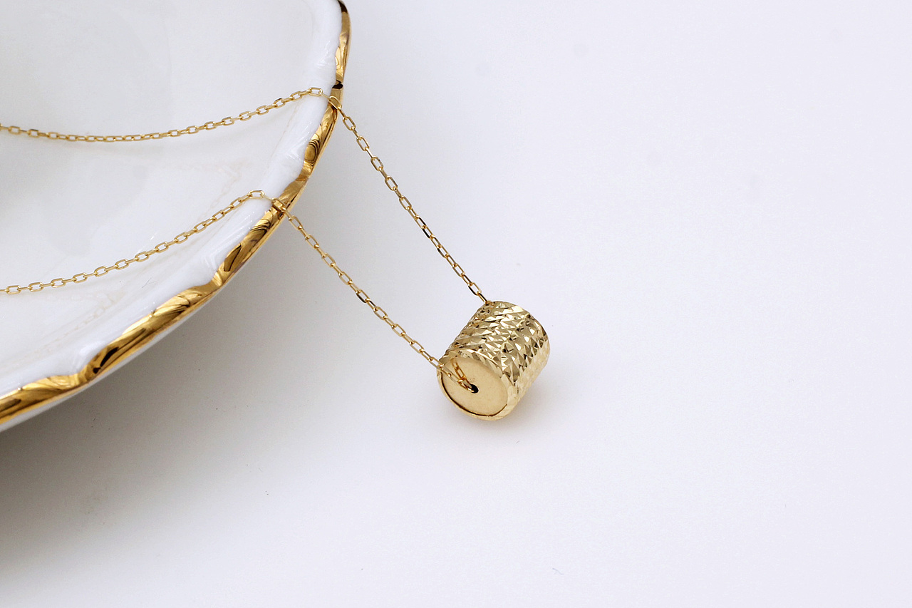 珠宝摄影:K金镭射吊坠耳钉 场景图 原图调亮