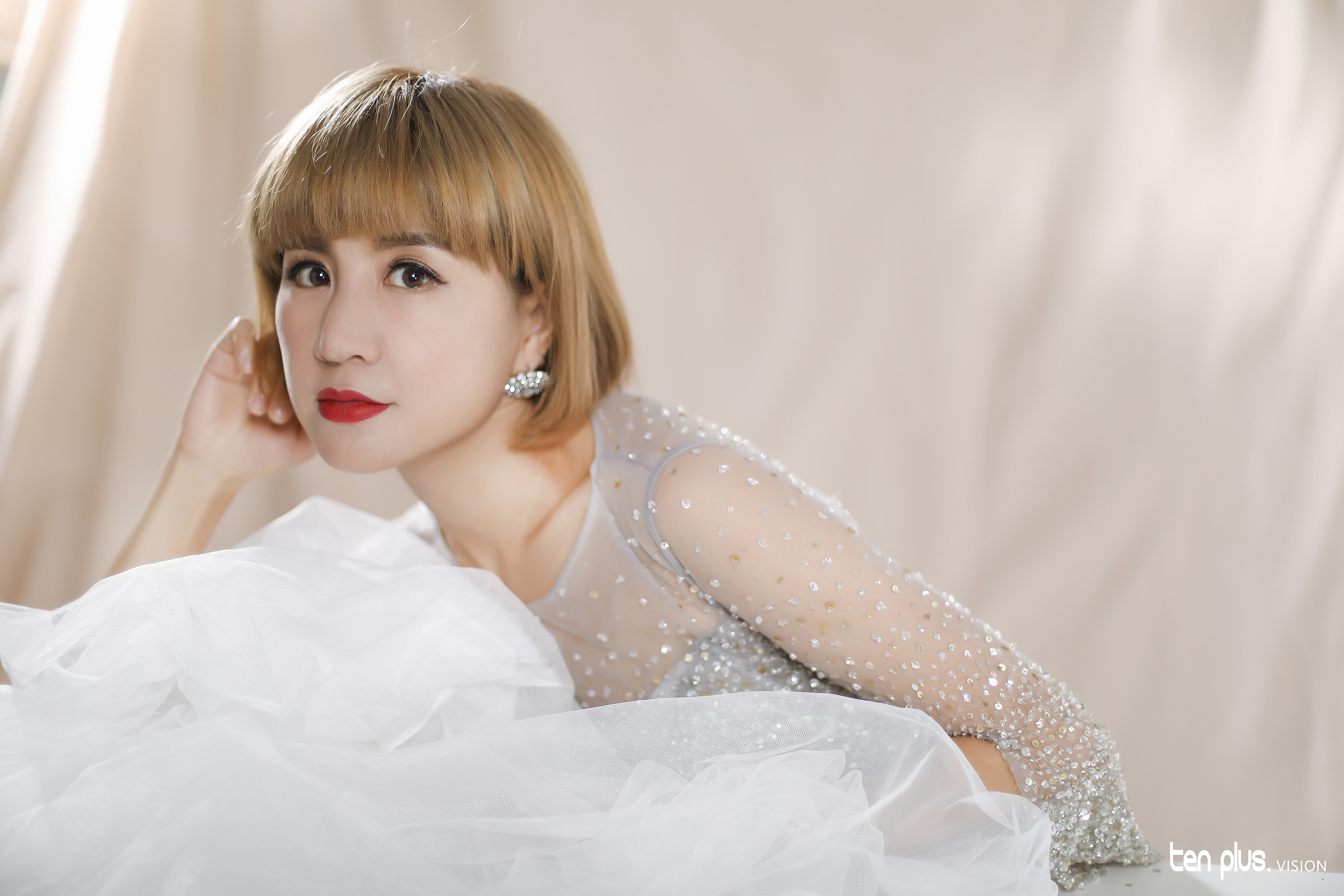 广州交通台知名主持人谭亮晶# #艺人拍摄# 正片出炉