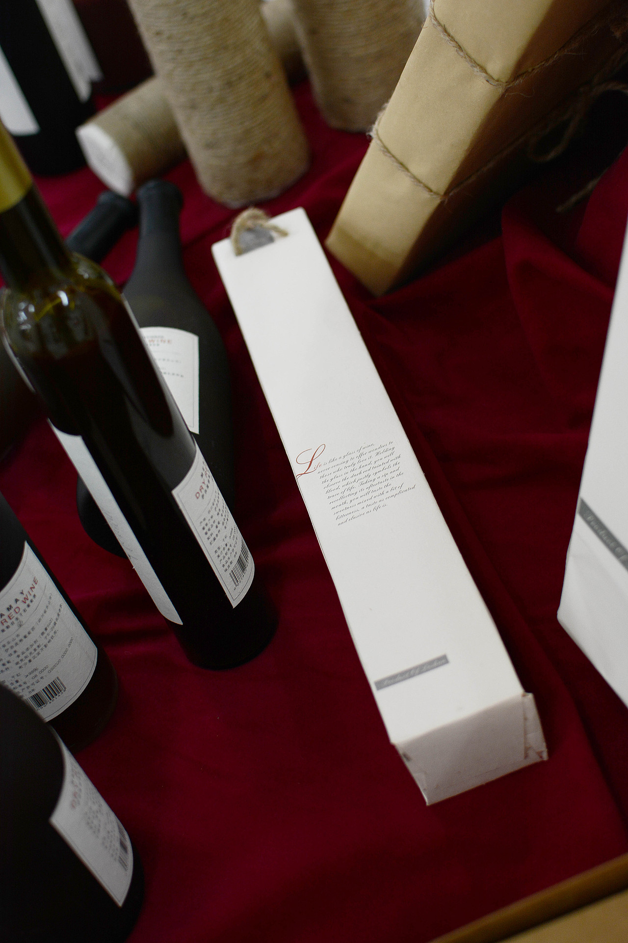 大学期间的渣作-伊莎庞格红酒包装设计（图ZNDMwMzcwODQ=） - 包装 - 站酷设计师Youngnew原创素材 - 站酷ZCOOL