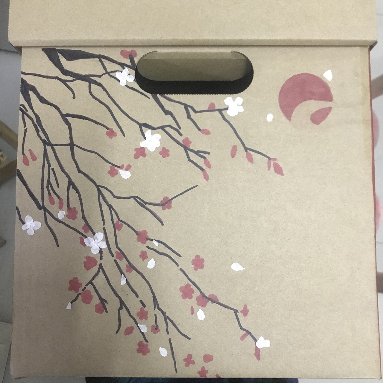 纸箱创意画作品幼儿园图片