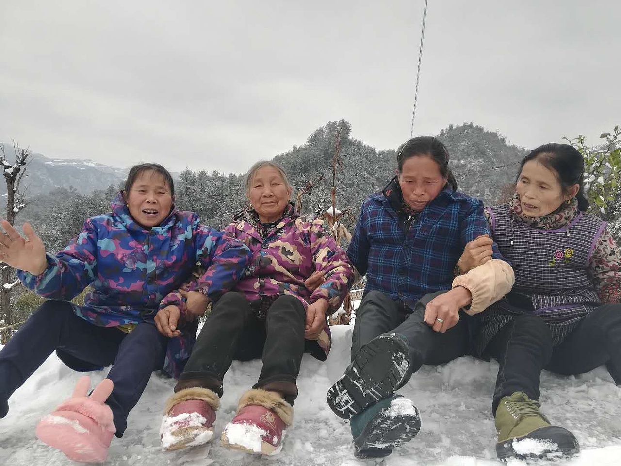 奶奶们的微笑（图ZMTQwNjk3NzUy） - 人像摄影 - 站酷设计师左燕飞原创素材 - 站酷ZCOOL