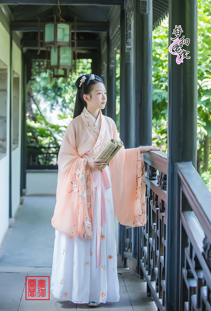 梦徊霓裳原创桃花刺绣汉服襦裙