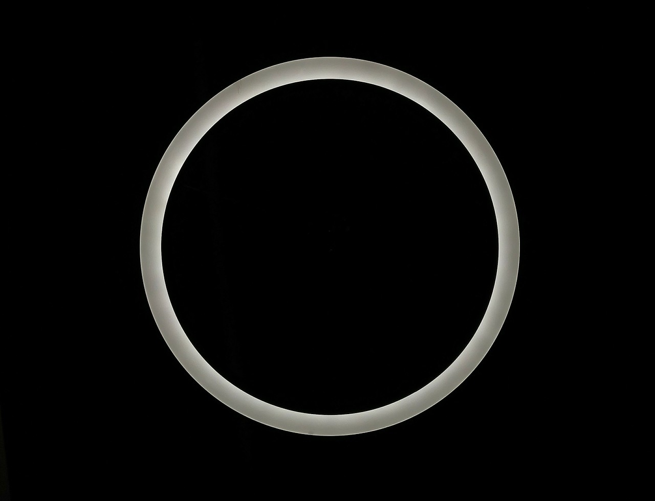 手機(jī)攝影—燈與光（圖ZMTU3NjE2MzEy） - 人文/紀(jì)實攝影 - 站酷設(shè)計師走過綠意原創(chuàng)素材 - 站酷ZCOOL