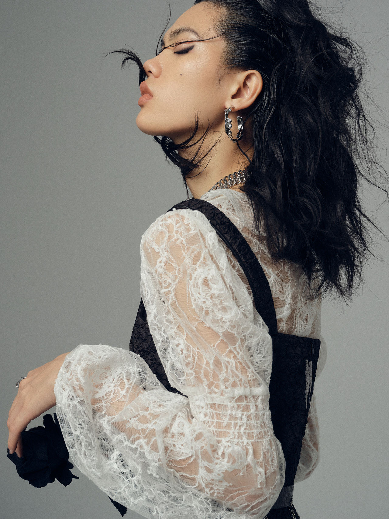 🥀披荆为冠 斩棘为袍🥀品牌服装商业形象大片（图ZMjcwNDk4NDky） - 人像摄影 - 站酷设计师jiaingzi原创素材 - 站酷ZCOOL