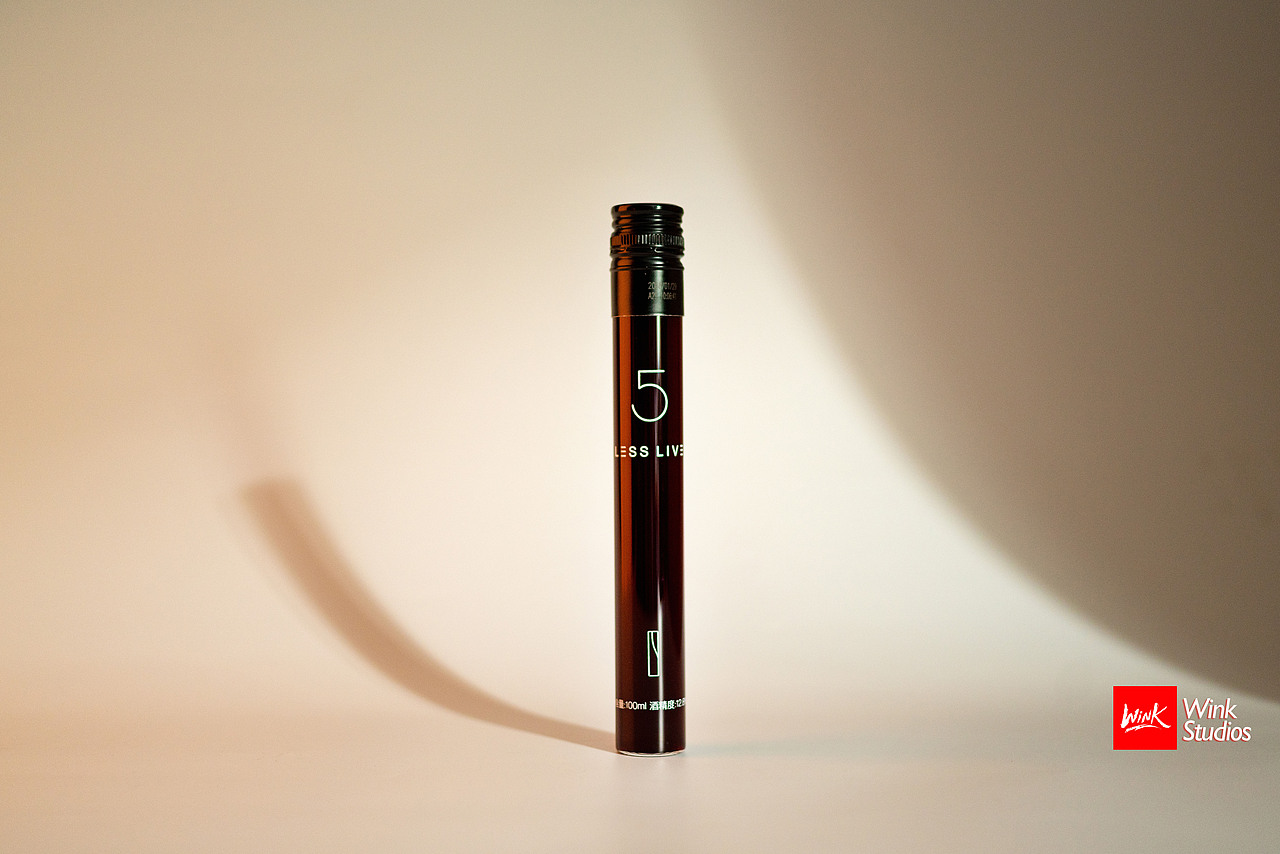 小支酒,暗调里的一缕灯