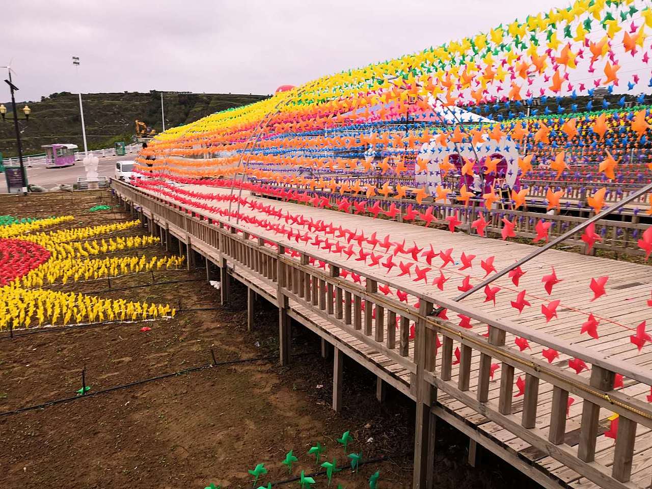 河南专业的七彩风车节,风车长廊,荷兰风车设备