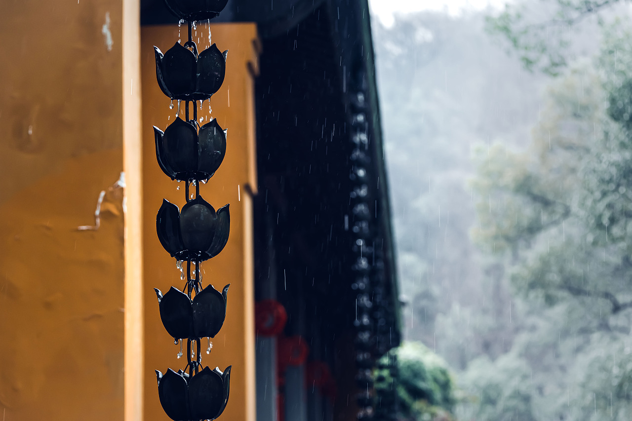 雨中 灵隐寺