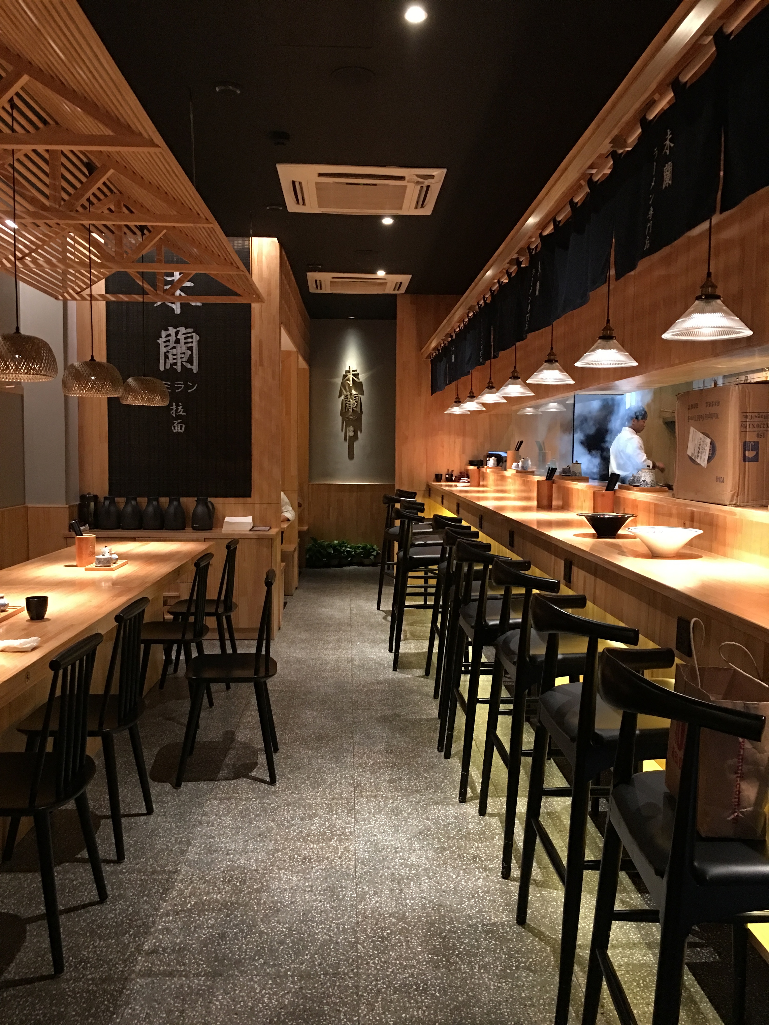 走~我们一起去吃拉面!