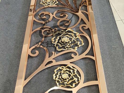 玫瑰金铝板雕花和K金镶花结合的铝艺雕花屏风隔断