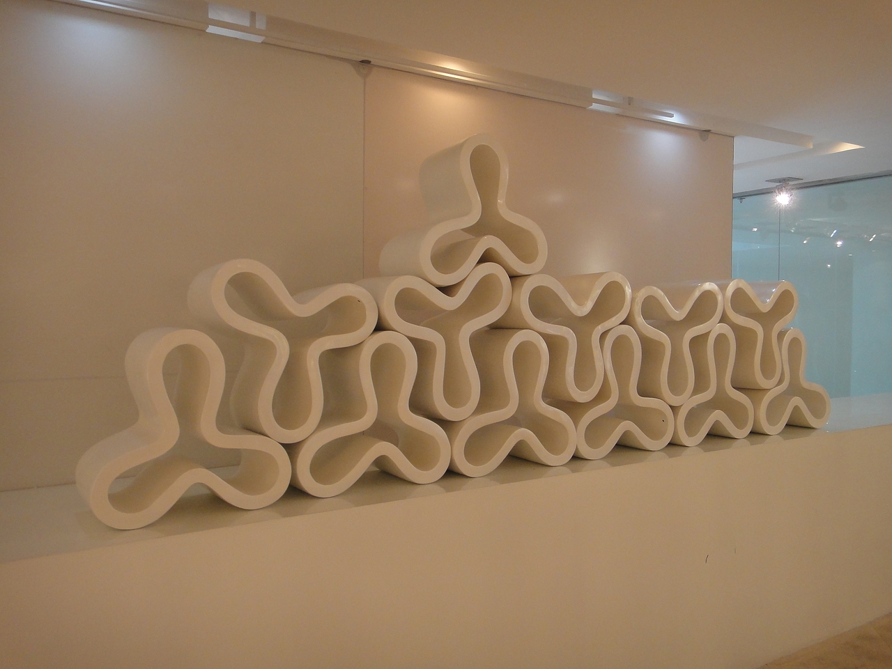 櫥窗美陳設(shè)計(jì)（圖ZMzYyODA3MDg=） - 展陳設(shè)計(jì) - 站酷設(shè)計(jì)師cody79原創(chuàng)素材 - 站酷ZCOOL