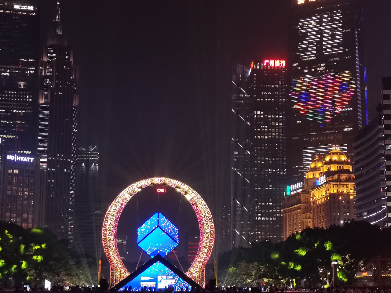 2020广州国际灯光节（花城汇广场灯光秀）|摄影|风光|领跑YUK - 原创作品 - 站酷 (ZCOOL)