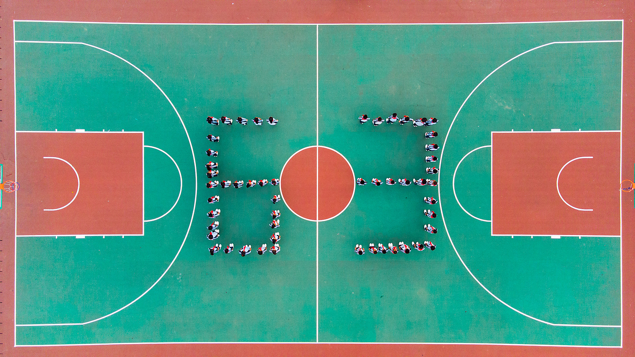 航拍小学生毕业照队形展示